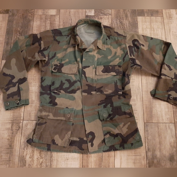 Military Jacket Button Men Small  Camouflage Woodland Surplus Workwear - Picture 1 of 4